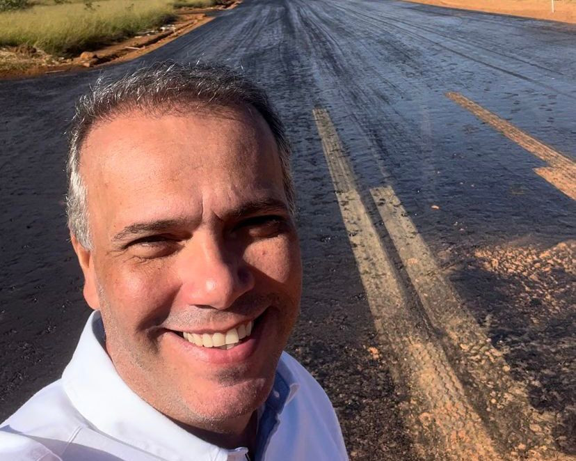 Obras de asfaltamento do Residencial Hermínio Lopes estão em ritmo acelerado
