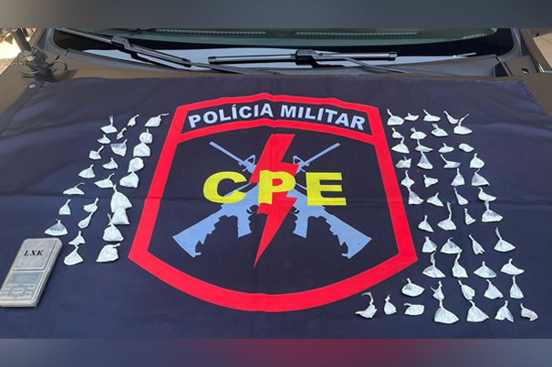 CPE apreende 72 porções de cocaína no bairro Muniz Falcão em Goianésia
