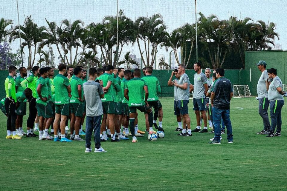 Com poucas mudanças no time titular, Goiás visita América Mineiro pela Série B