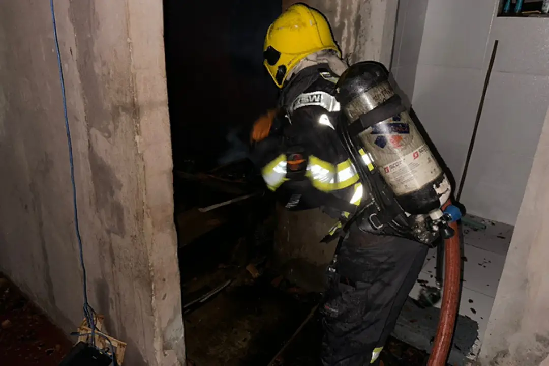 Casa pega fogo no Jardim Esperança e fogo é controlado pelo Corpo de Bombeiros