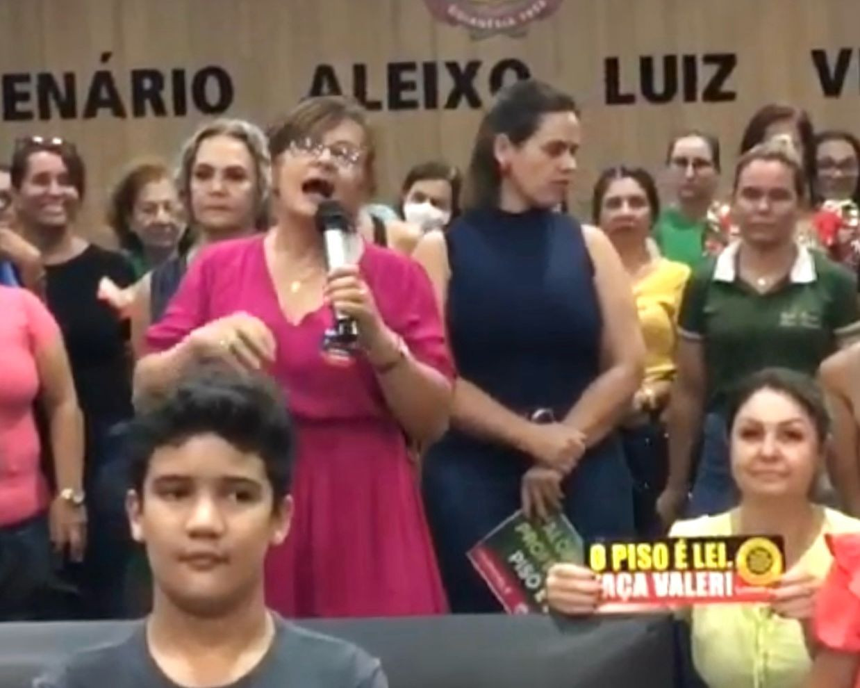 Escolas municipais de Goianésia devem paralisar na terça-feira (28/11) por falta de pagamento de piso salarial dos professores