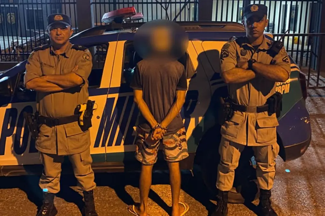 Polícia Militar prende homem por furto de fiação externa de estabelecimento comercial