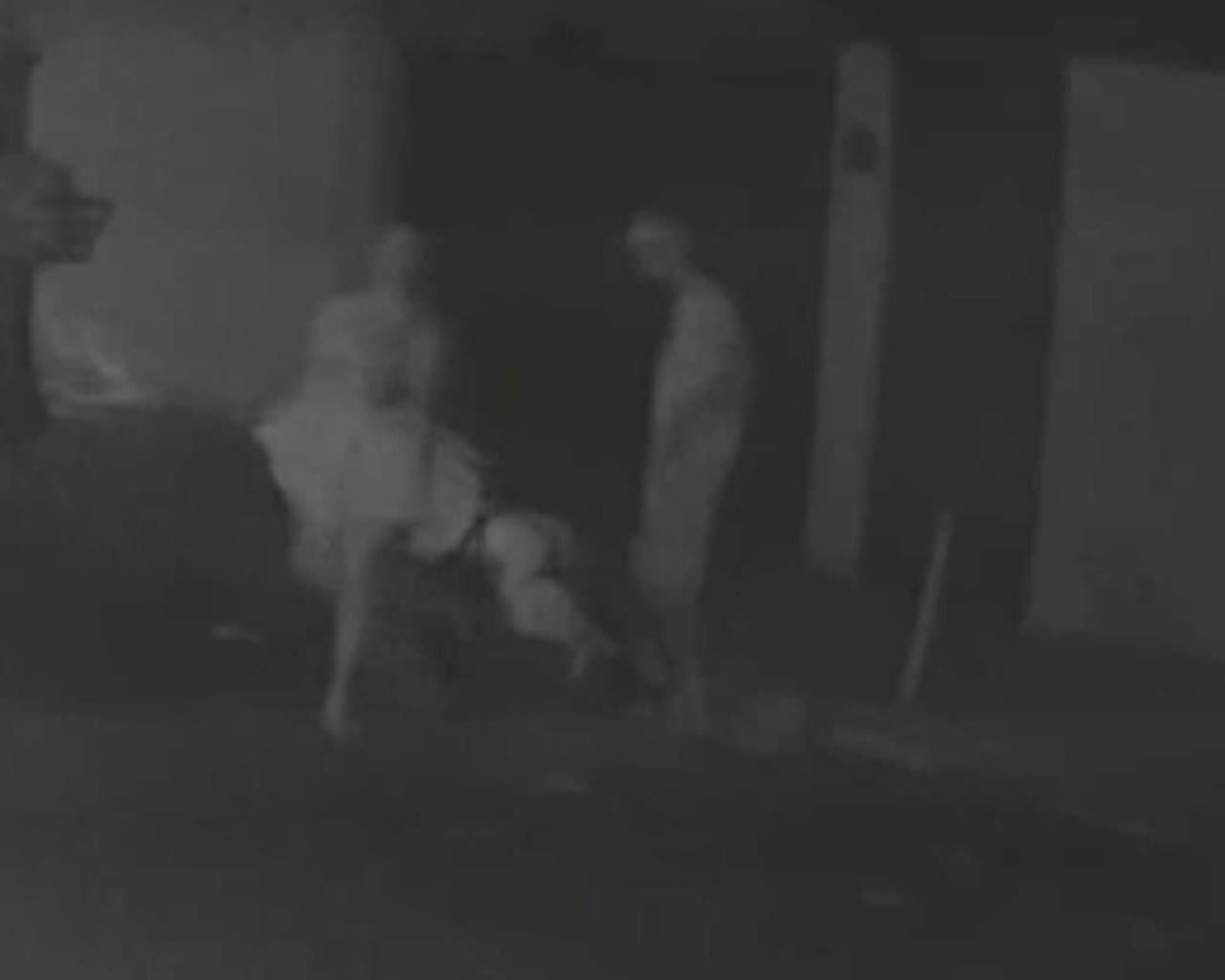 Homem quebra o carrinho de bebê durante briga com a companheira em Goianésia