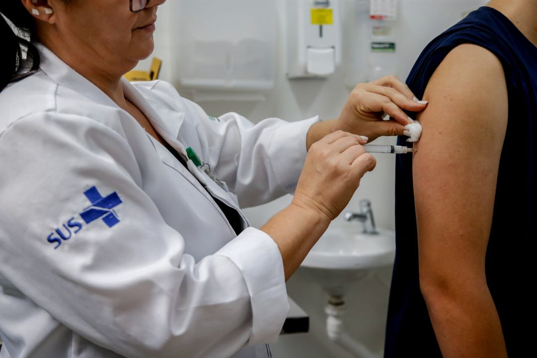 Em Goianésia, pessoas de 6 a 16 anos podem receber a vacina contra a dengue