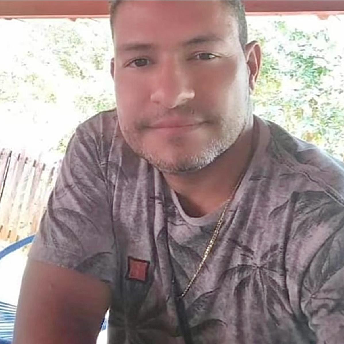 Pai é morto, e filho é socorrido após serem baleados em Vila Propício, vereador da cidade é suspeito de ter cometido o crime
