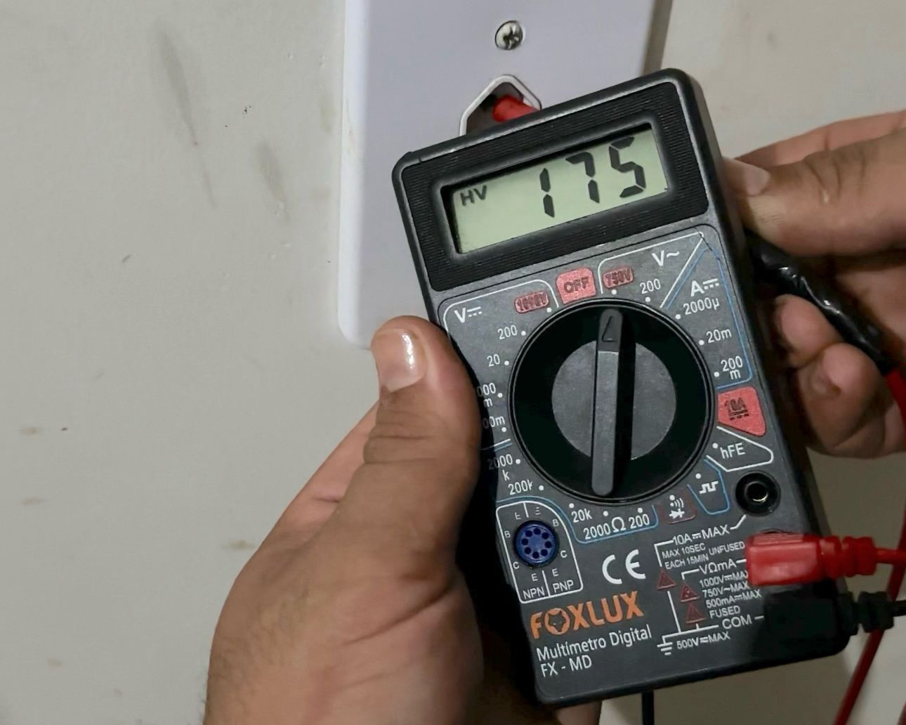 Tensão elétrica é registrada por morador abaixo dos 220 volts em Goianésia