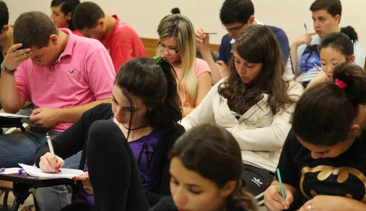 Caldas Novas prorroga processo seletivo com 101 vagas; salários chegam a R$ 5 mil