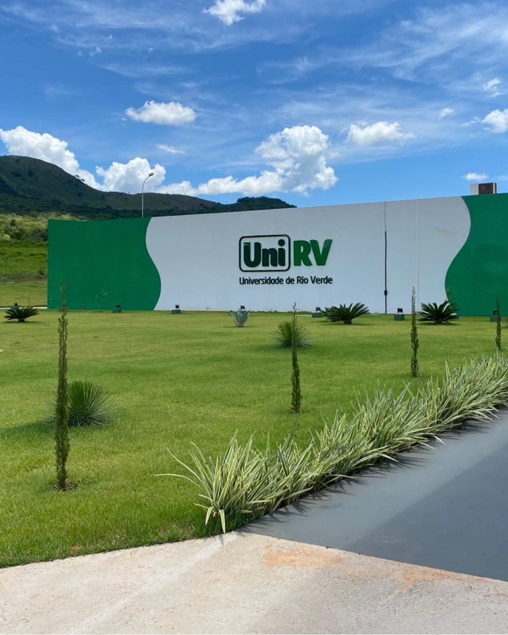 Supremo Tribunal Federal suspende a entrada de novos alunos em universidades fora da sede
