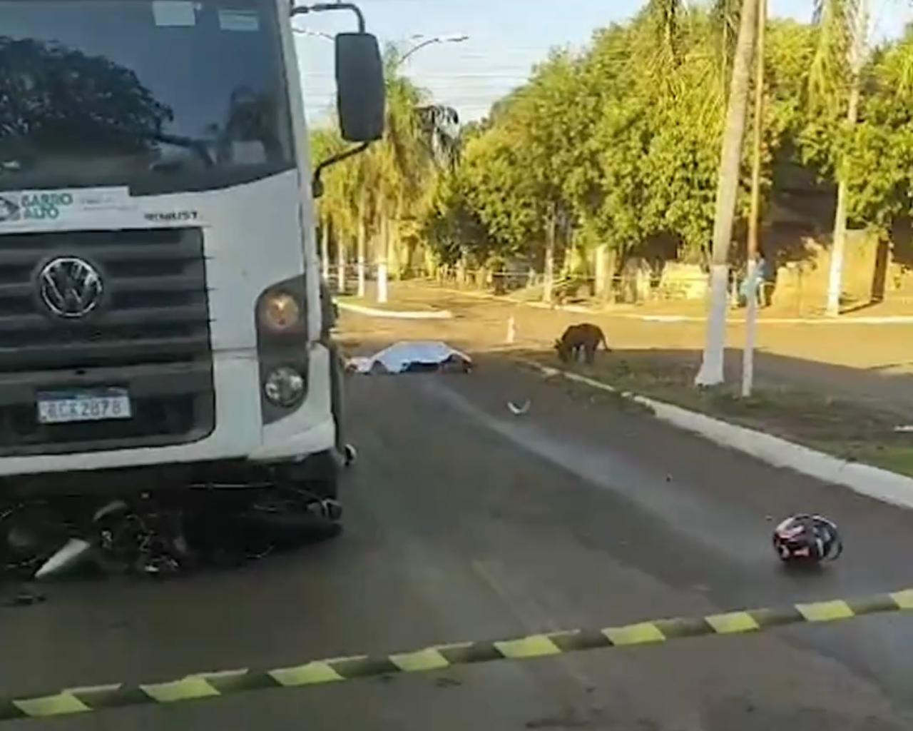 Mãe e filha morrem em grave acidente envolvendo moto e caminhão em Barro Alto