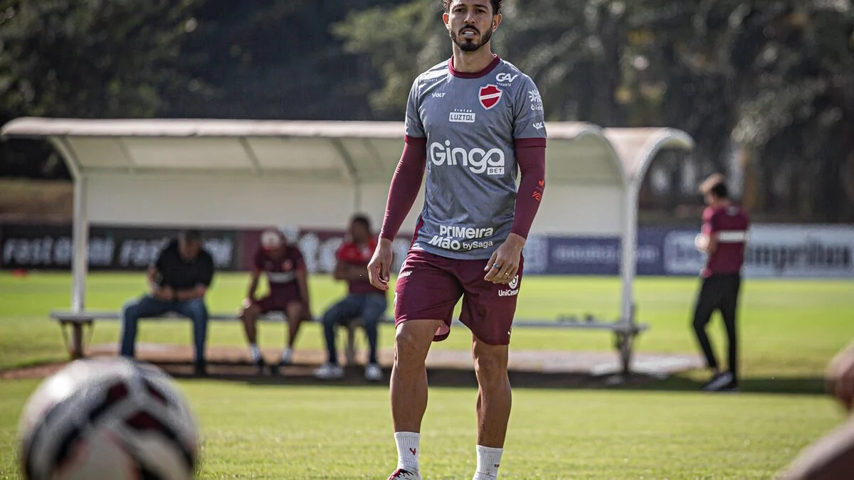 Com lesão no tornozelo, Jean Mota deverá desfalcar o Vila Nova nos próximos jogos