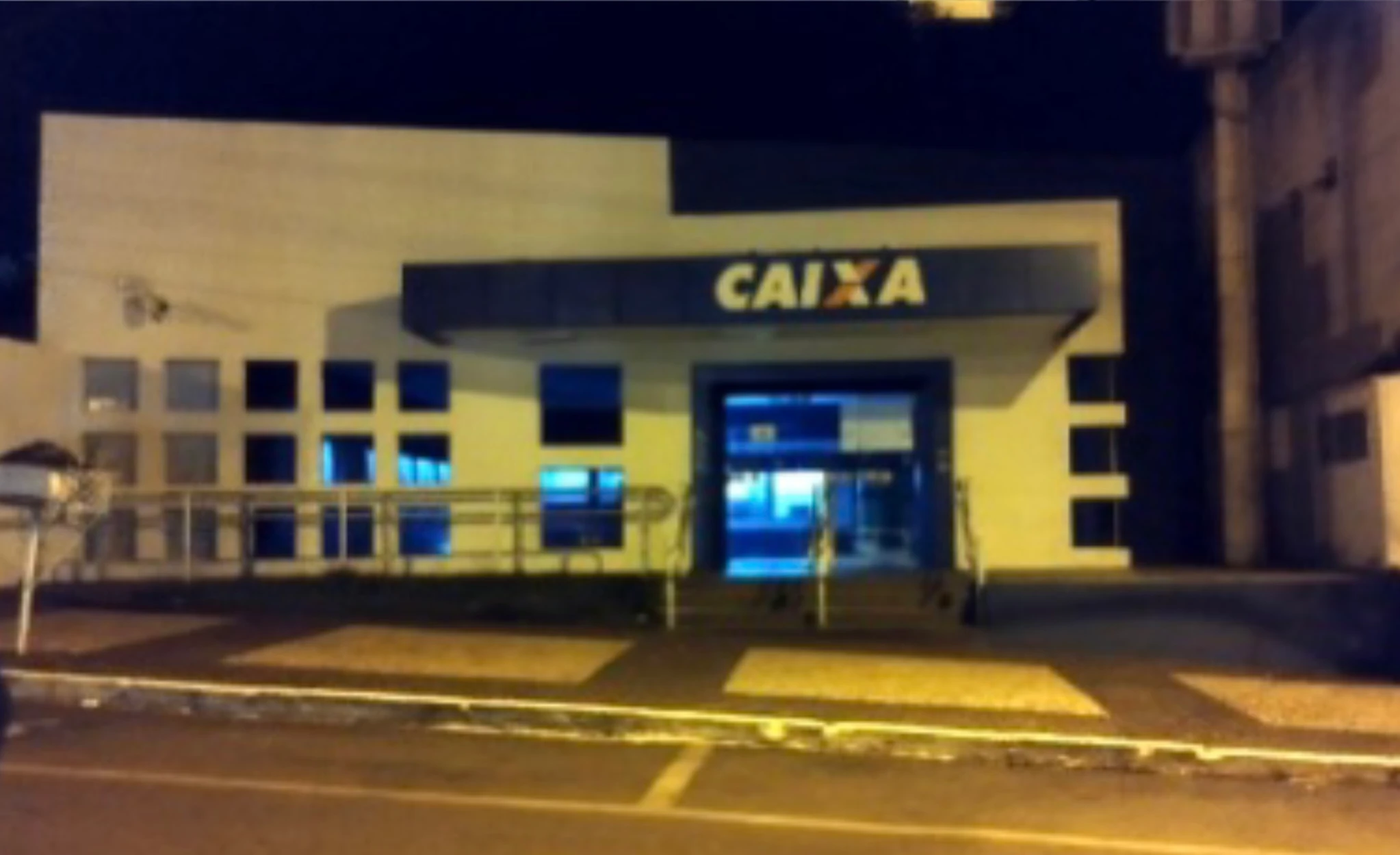 Homem fica preso na agência da Caixa em Ceres e PM e Bombeiros são acionados