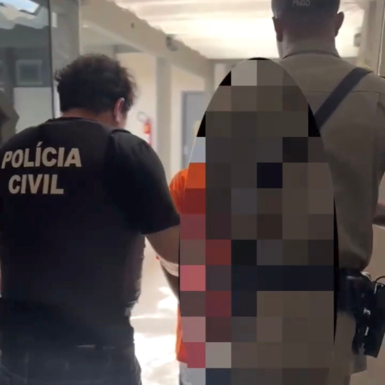 Com vasta ficha criminal, homem dá golpes de facão em parceira com recém-nascido