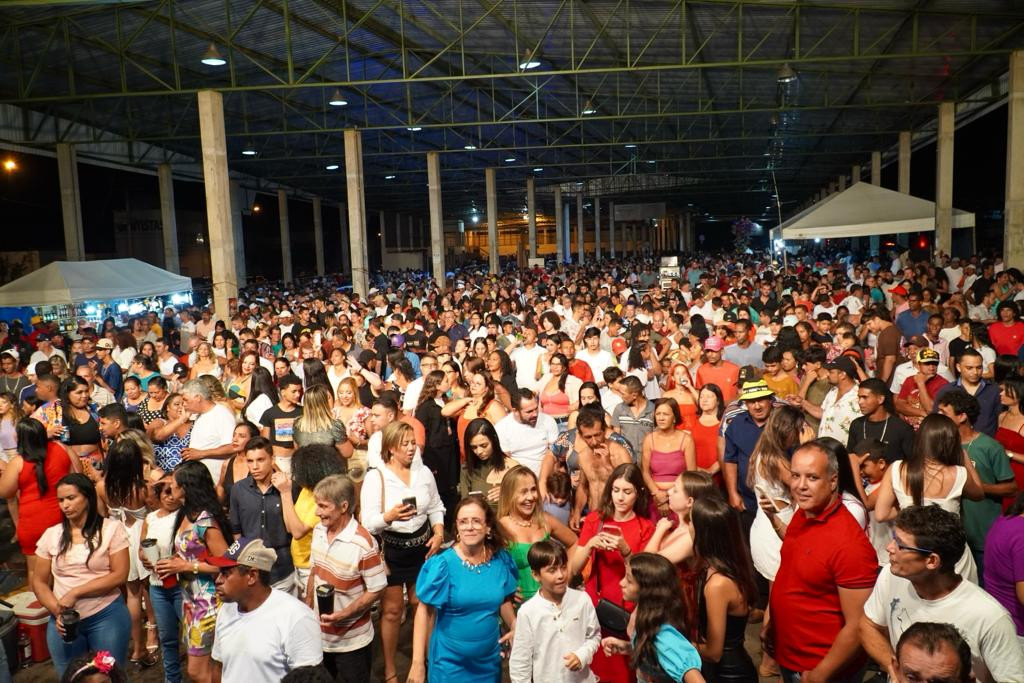 Réveillon da Família reúne multidão em Goianésia