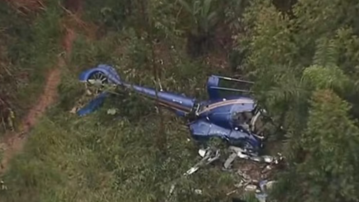 Helicóptero com 4 passageiros cai na cidade de Caieiras, São Paulo; filha e piloto sobrevivem
