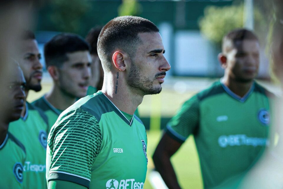 Em busca da primeira vitória, Goiás e Ponte Preta se enfrentam no estádio Hailé Pinheiro