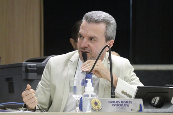 Carlos Veículos propõe tempo limite de 2 horas para estacionar de graça na Av. Goiás