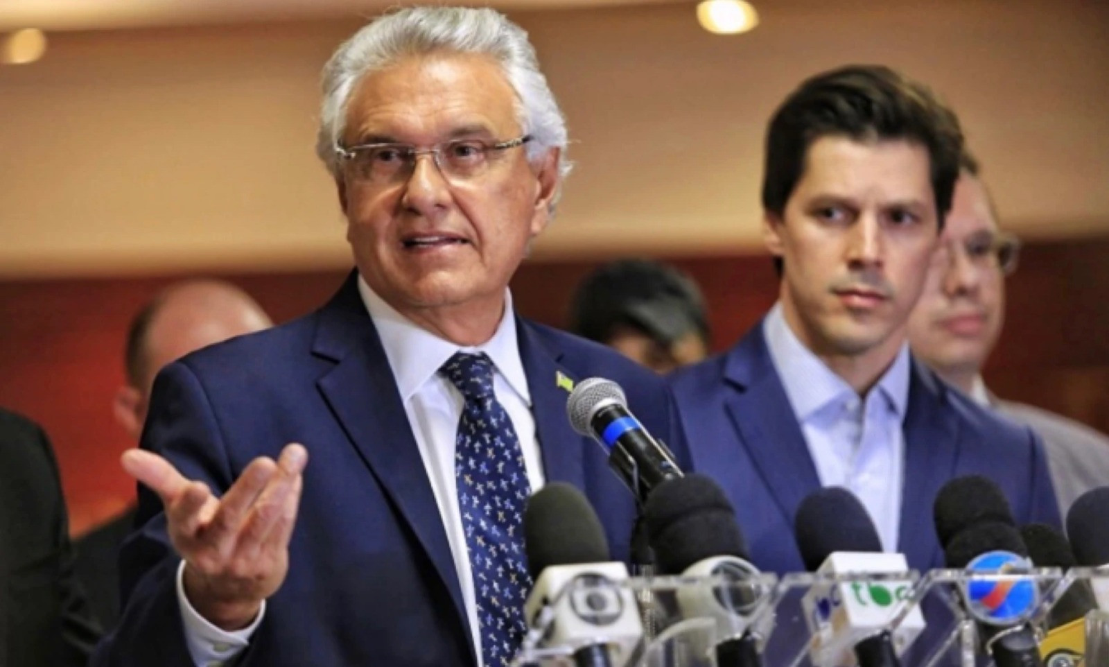 Governador Ronaldo Caiado sanciona data-base e novo piso dos professores