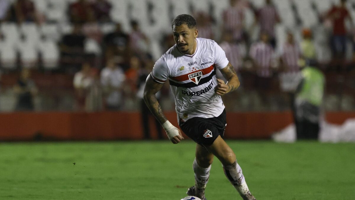 Com gols de Luciano e Rodriguinho, São Paulo elimina o Náutico