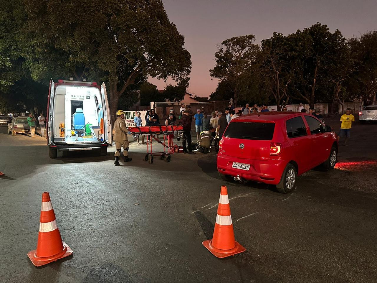 Mulher fica ferida em acidente no bairro Muniz Falcão e precisa ser socorrida pelos bombeiros