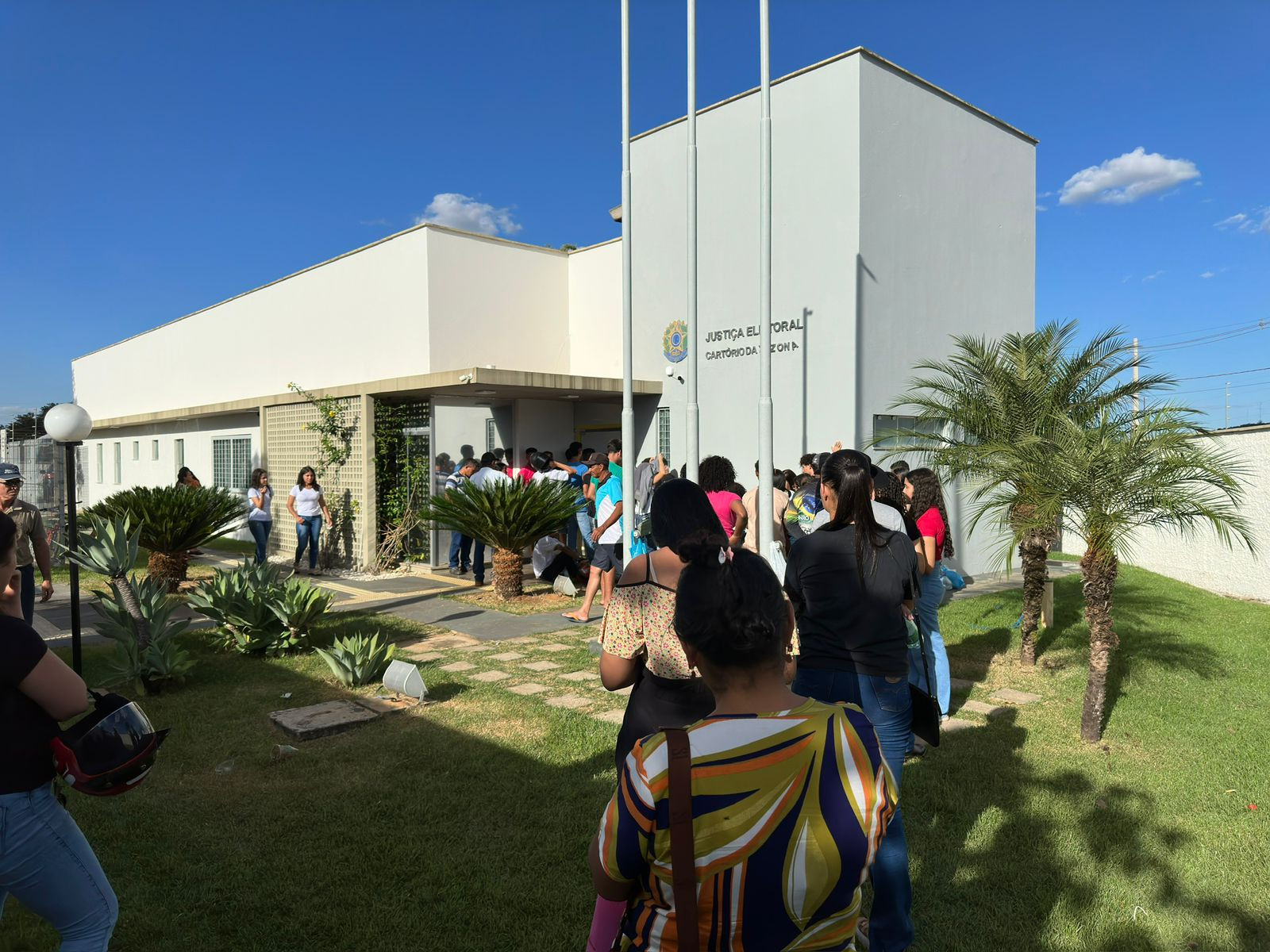 Cartório eleitoral de Goianésia registra grandes filas neste último dia de regularização