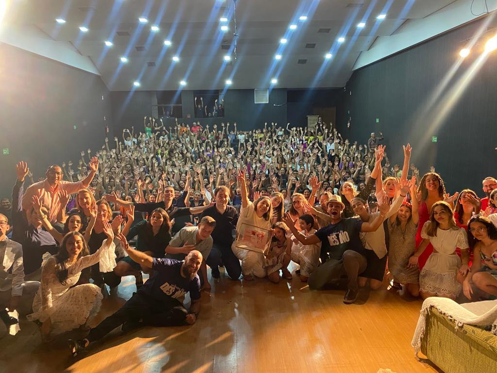 Sucesso absoluto: Colégio Tera de Goianésia lota Centro Cultural na apresentação de “Senhora do Destino”