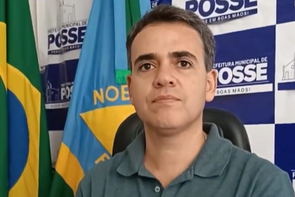 Por 12 votos a um, prefeito de Posse é cassado pela Câmara de Vereadores por improbidade