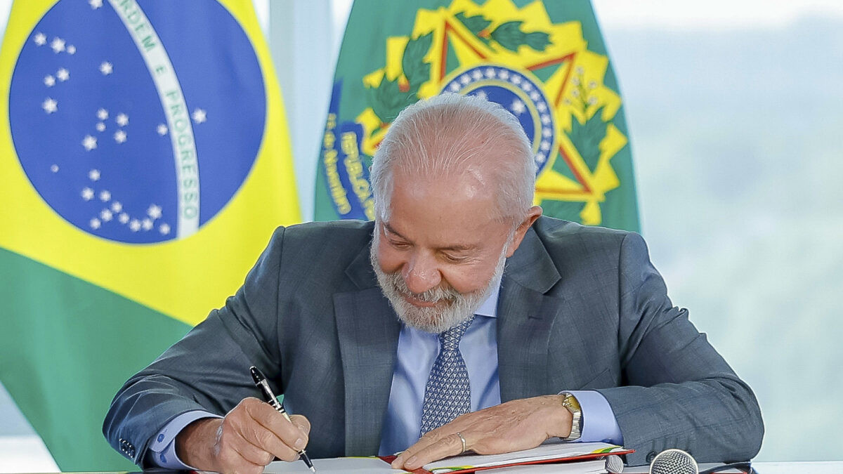 Decreto de Lula proíbe graduação à distância em Direito, Medicina e mais três cursos