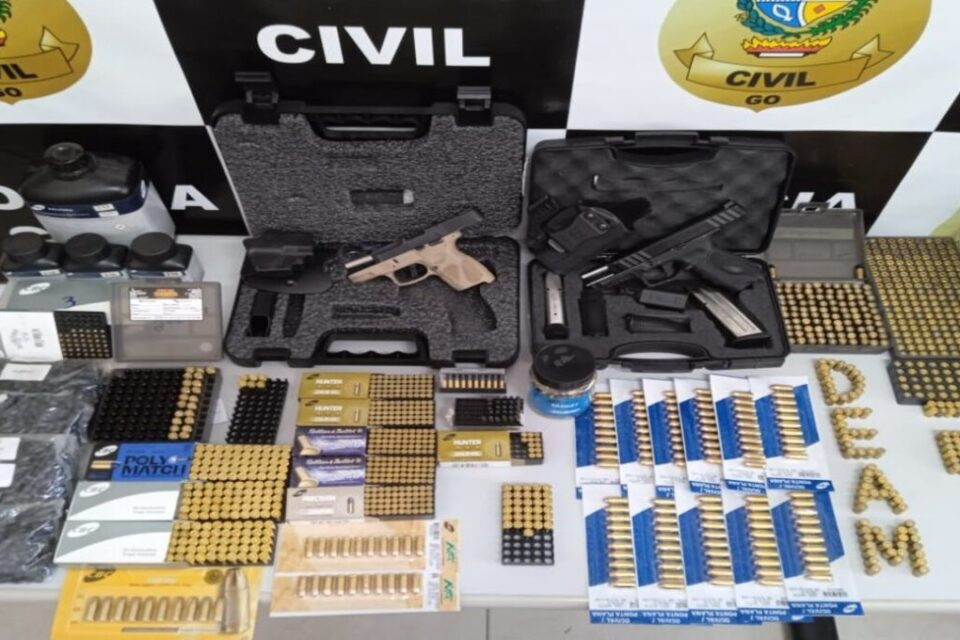 Arsenal com mais de mil munições e armas de fogo é apreendido pela polícia em Catalão