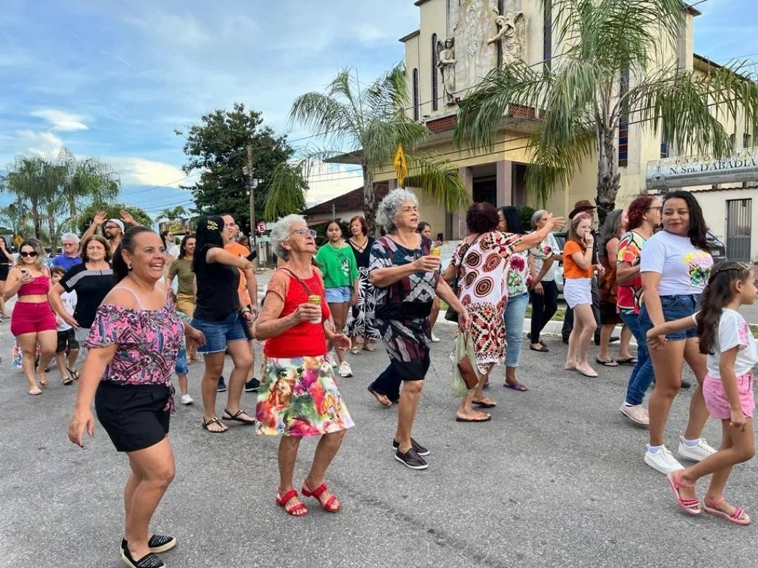 Carnaval de Goianésia celebra tradição das marchinhas e shows nacionais no palco principal