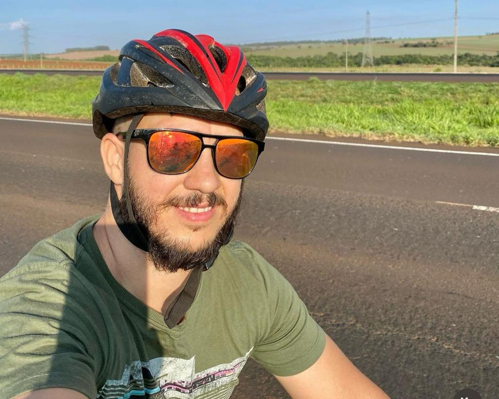 Barbeiro vai percorrer mais de 2 mil quilômetros de bicicleta para realizar sonho da viagem internacional