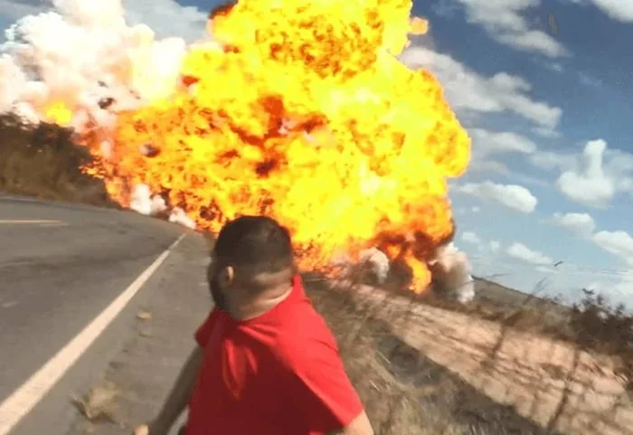 Caminhão-tanque explode depois de pegar fogo em rodovia no Pará; equipe do SBT fica ferida
