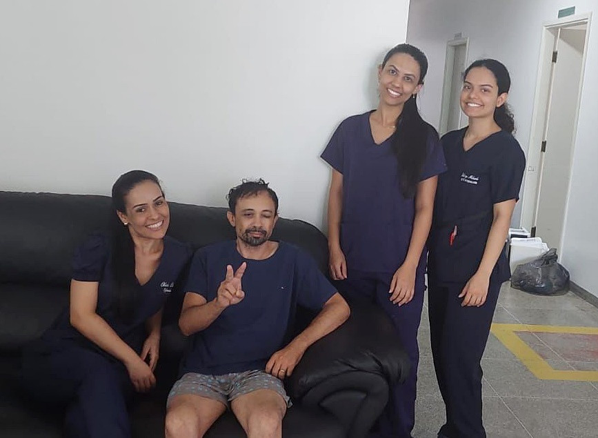 Jornalista Dener Rafael recebe alta médica após internação para tratamento intensivo