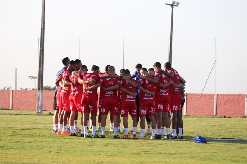 Três jogadores entram na mira do Vila Nova para a temporada 2025