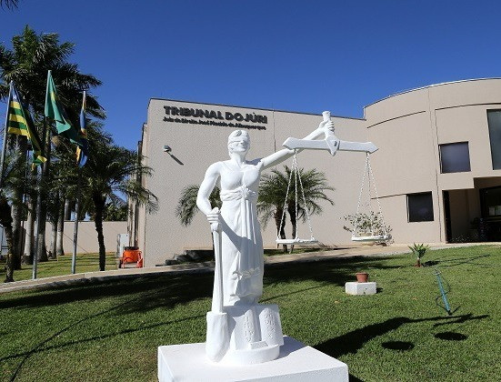 Homem é condenado a quase 50 anos de prisão por estuprar, torturar e perseguir a esposa