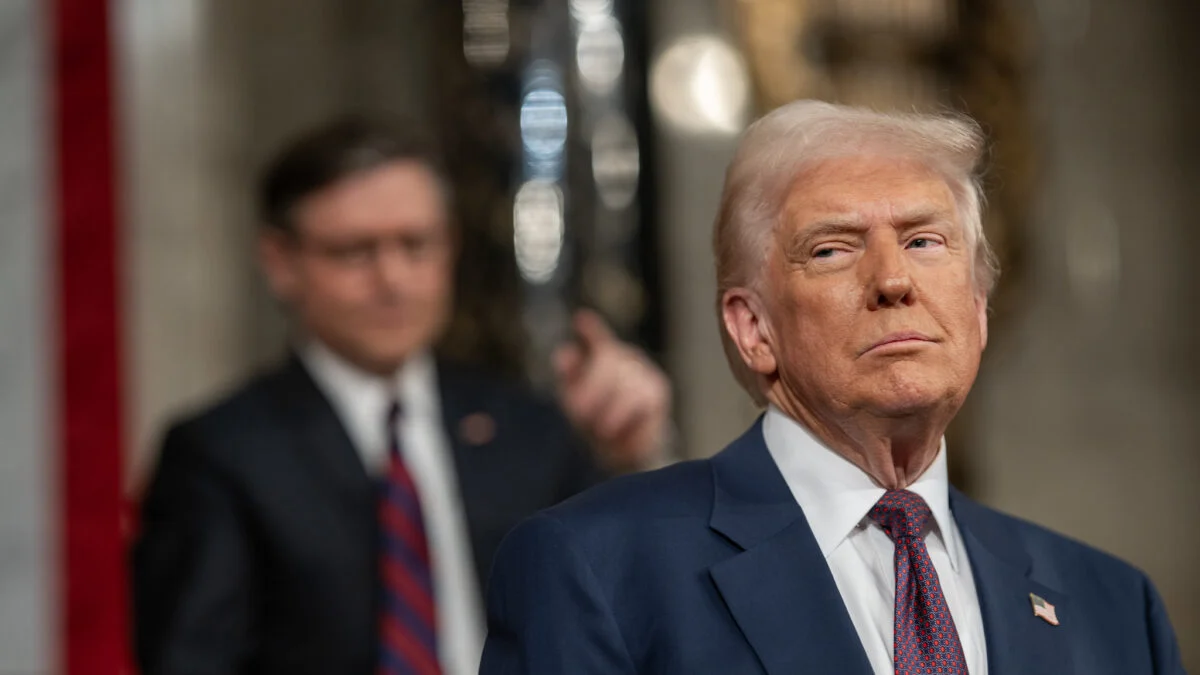 Trump revoga permissão e 500 mil imigrantes perdem permanência nos EUA; entenda