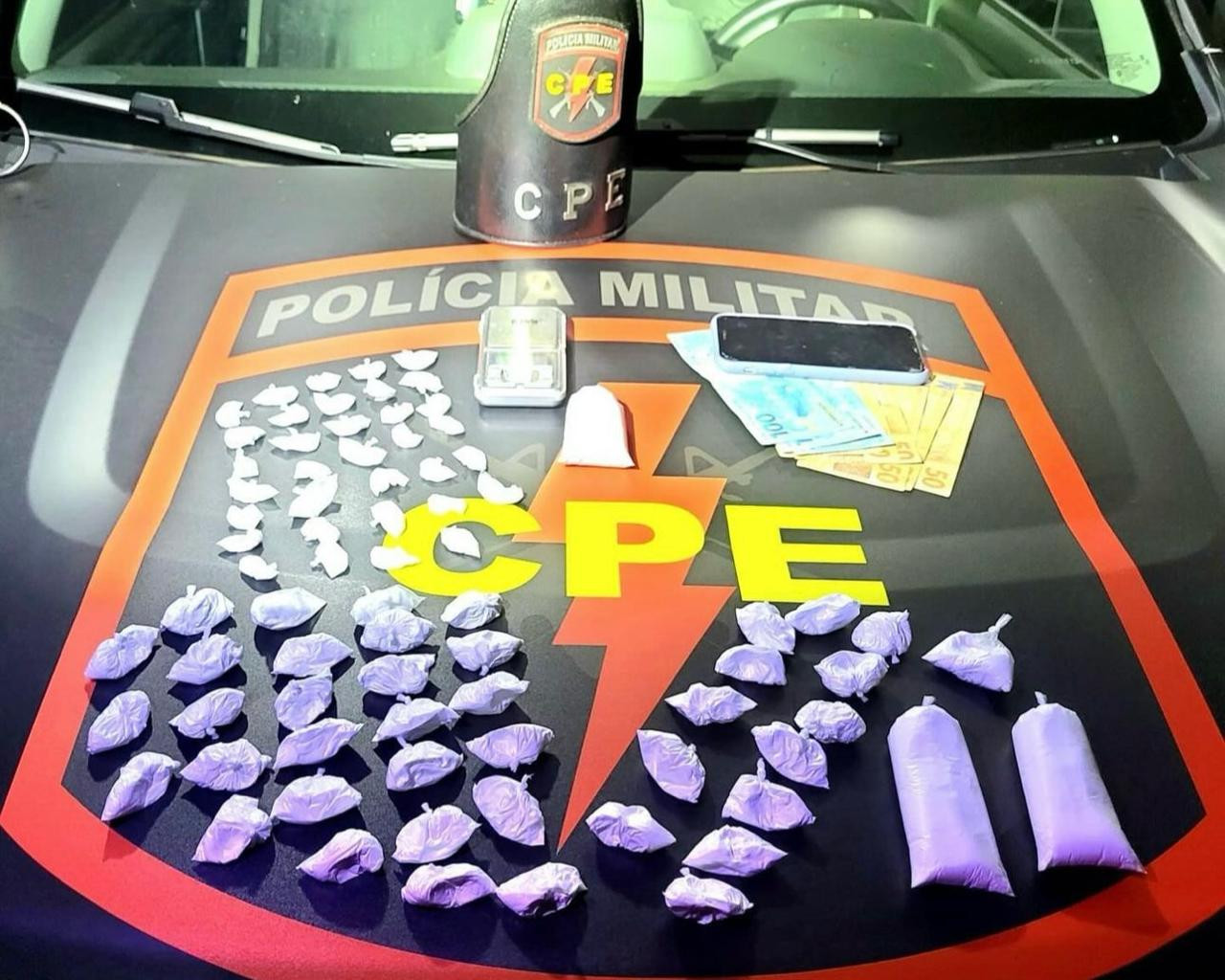 Em patrulhamento, CPE de Goianésia prende traficante com várias porções de cocaína