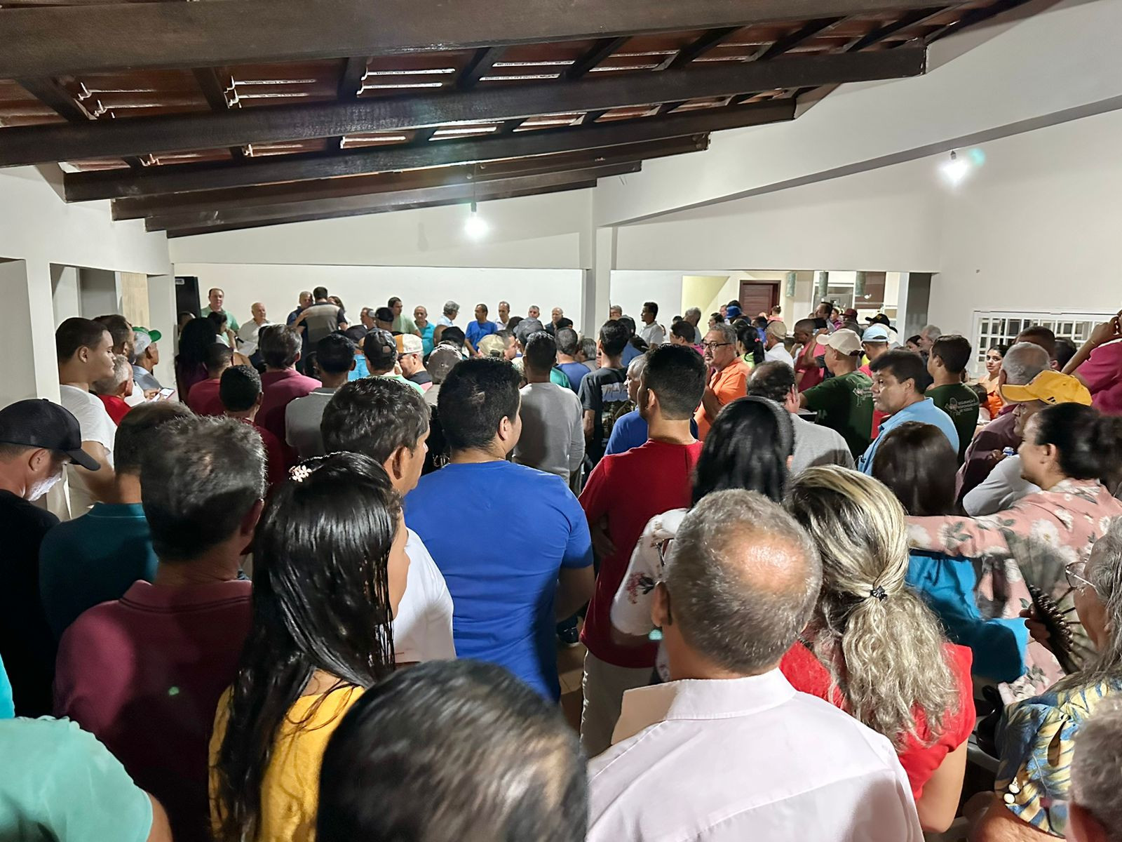 Centenas de pessoas participam de reunião em apoio aos pré-candidatos Luciano Lucena e Ceila