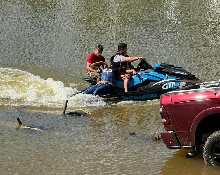 Vídeo mostra tentativa de salvamento de homem que se afogou na lagoa em Goianésia