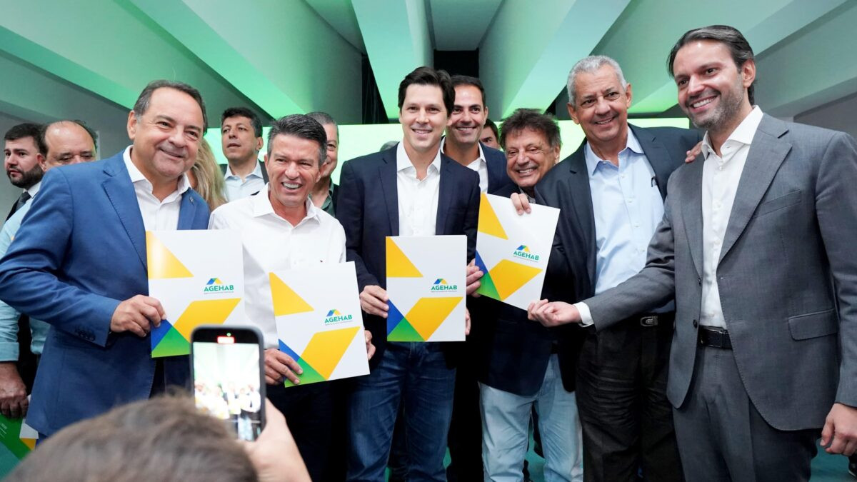 Daniel e Baldy assinam ordens de serviço para construção de 3,2 mil casas a custo zero para beneficiados