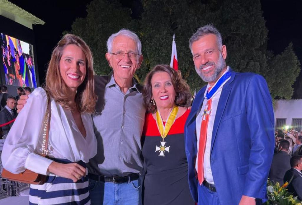 Renato de Castro e sua mãe Lizeti Rodrigues são homenageados com a mais alta honraria do Estado de Goiás