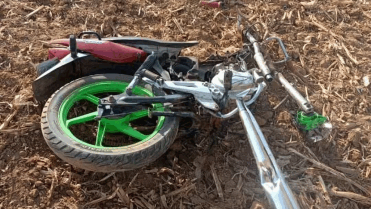 Caiapônia: acidente deixa 2 mortos, moto partida ao meio e carro em chamas na GO-220