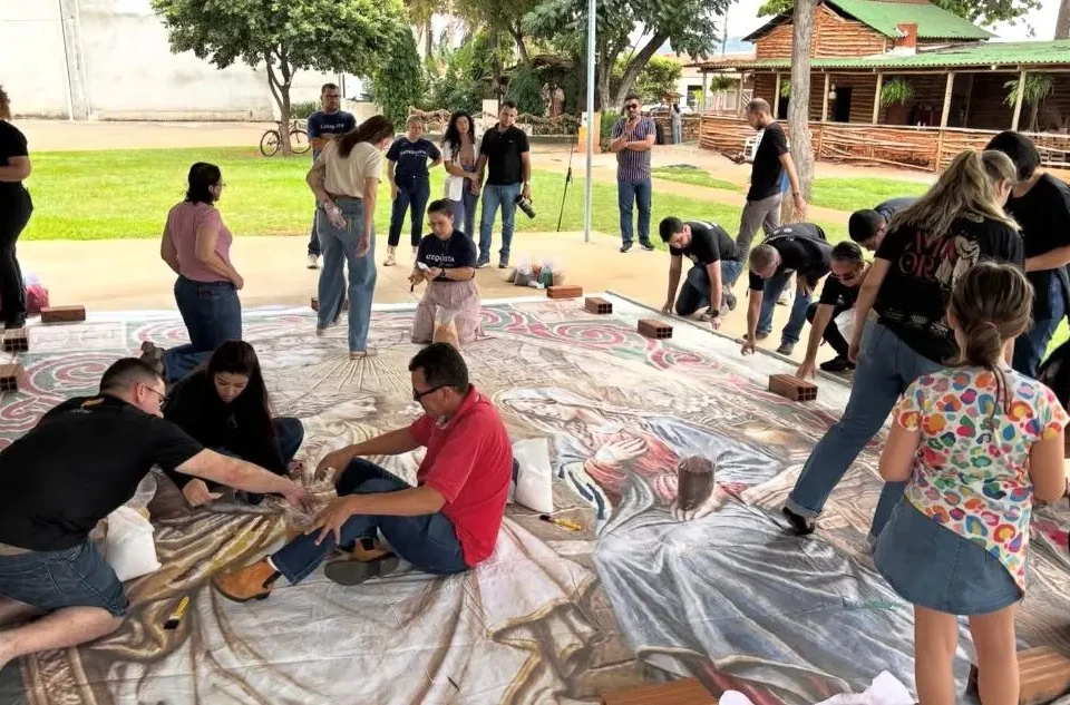 Mil voluntários iniciam montagem do tapete de Corpus Christi nesta quarta-feira, em Goiânia