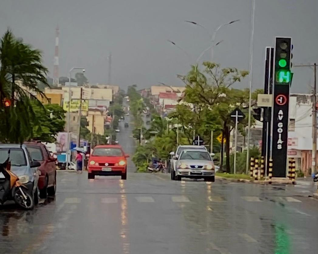 Avanço de frente fria deve diminuir as temperaturas e provocar chuva em Goiás