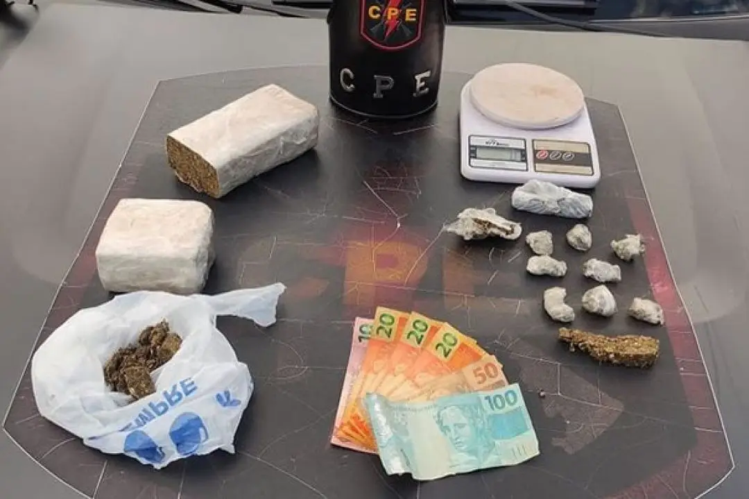 Homem é preso por tráfico de drogas pela CPE ao ser pego com mais de meio quilo de maconha
