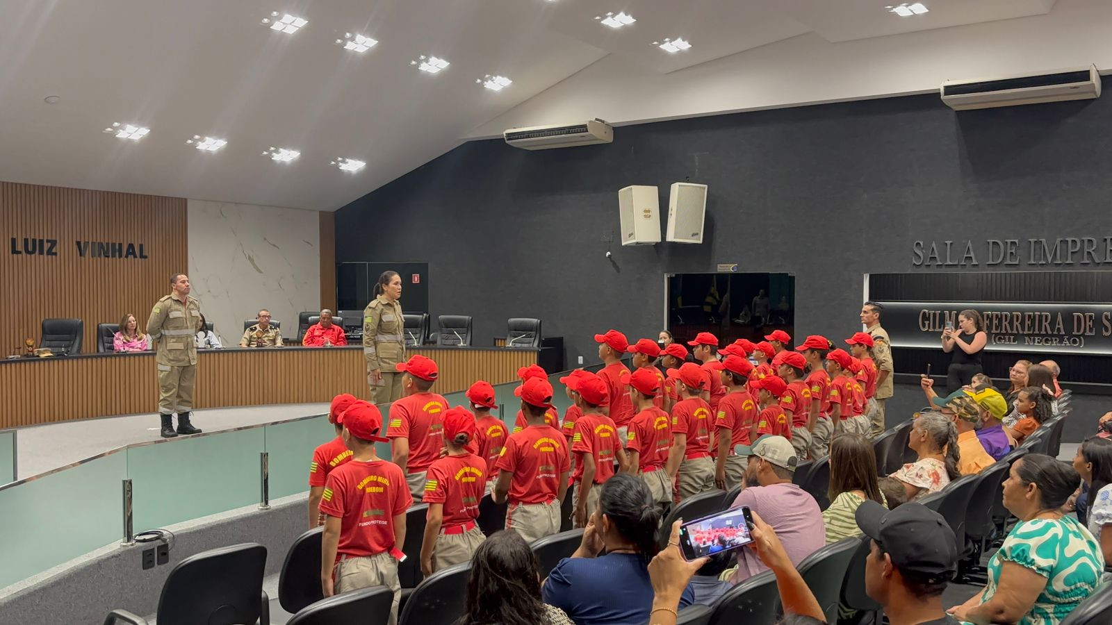 Alunos do programa Bombeiro Mirim de Goianésia se formam em solenidade no Centro Cultural