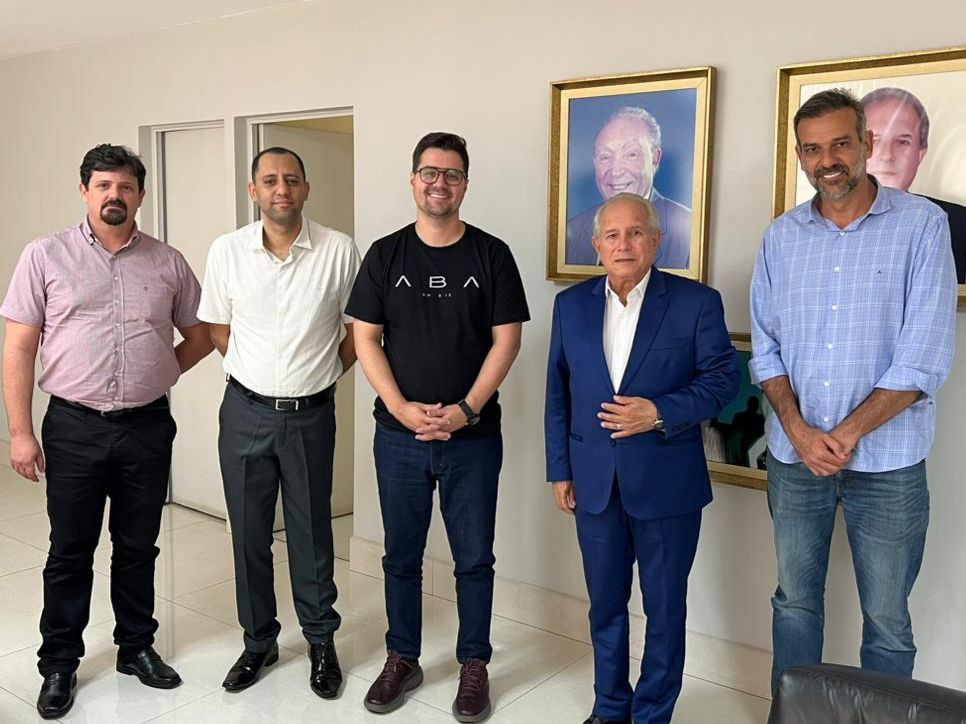 Renato de Castro recebe apoio do Bispo Oídes ao projeto de eleição em Goianésia