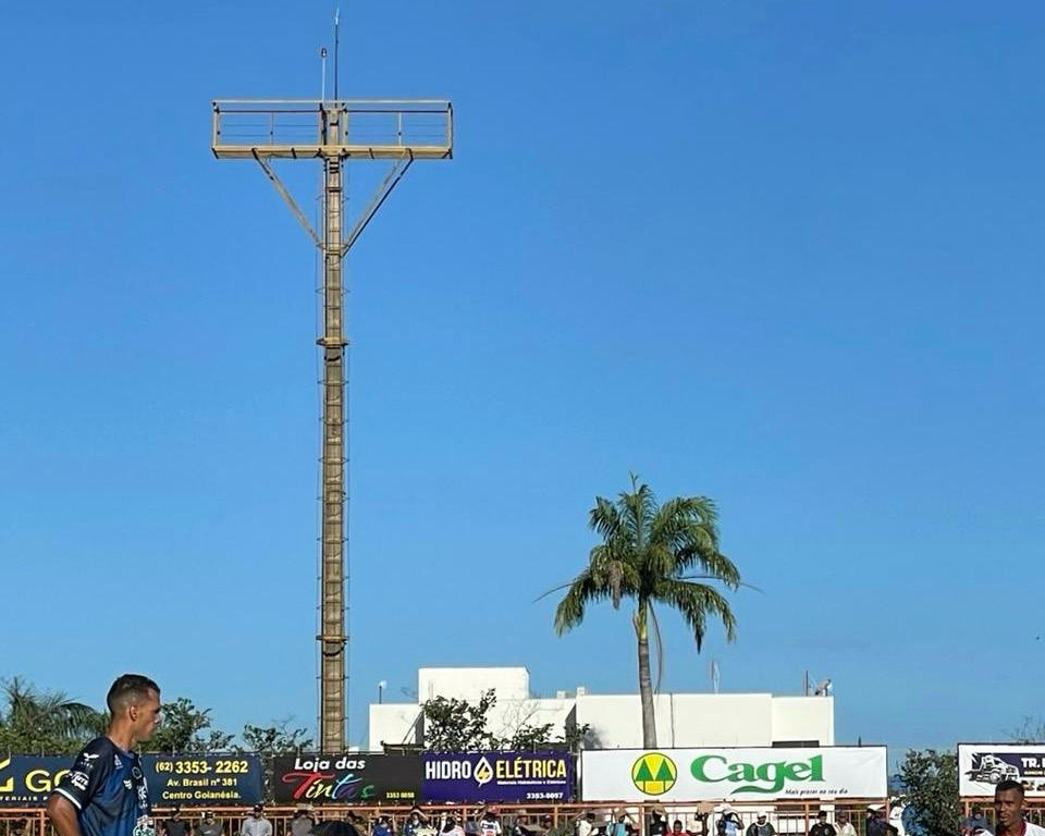 Falta de refletores impede que torcedores assistam aos jogos à noite em Goianésia
