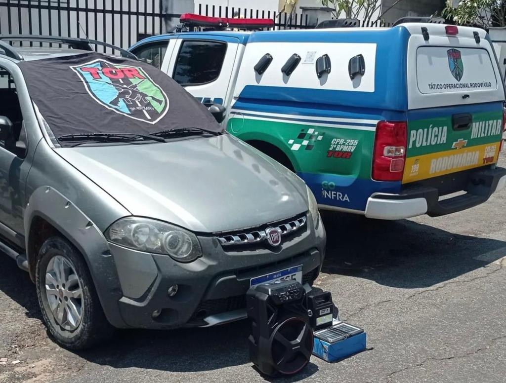 Policiais do Batalhão da Polícia Militar Rodoviária recuperam veículo em Goianésia