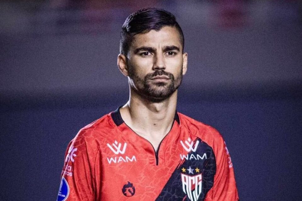Atlético goianiense monitora situação de Jorginho, do CRB, pensando na próxima janela